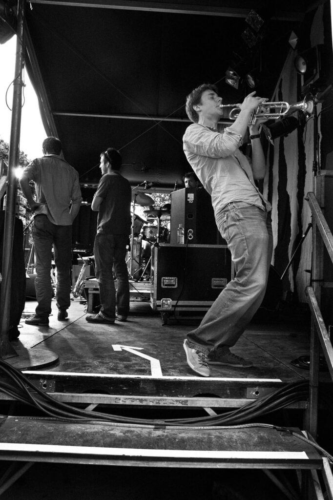 Paolo Chatet in Cie Bernard Lubat RDV Erdre 2012.. Cie Bernard Lubat, Rendez-vous de l'Erdre, Paolo Chatet, Rdv de l'Erdre, Jazz.