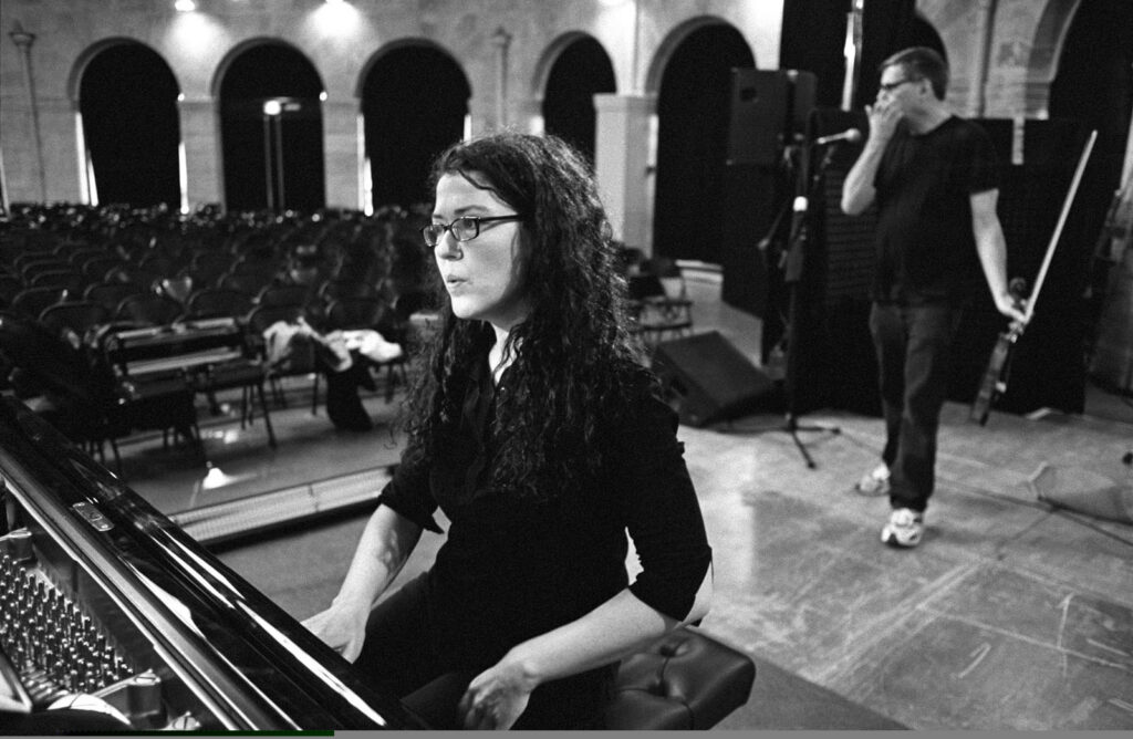 Sylvie Courvoisier et Marc Felman au Bordeaux Jazz Festival 2004.. Sylvie Courvoisier, Marc Feldman, Bordeaux Jazz Festival, Jazz.