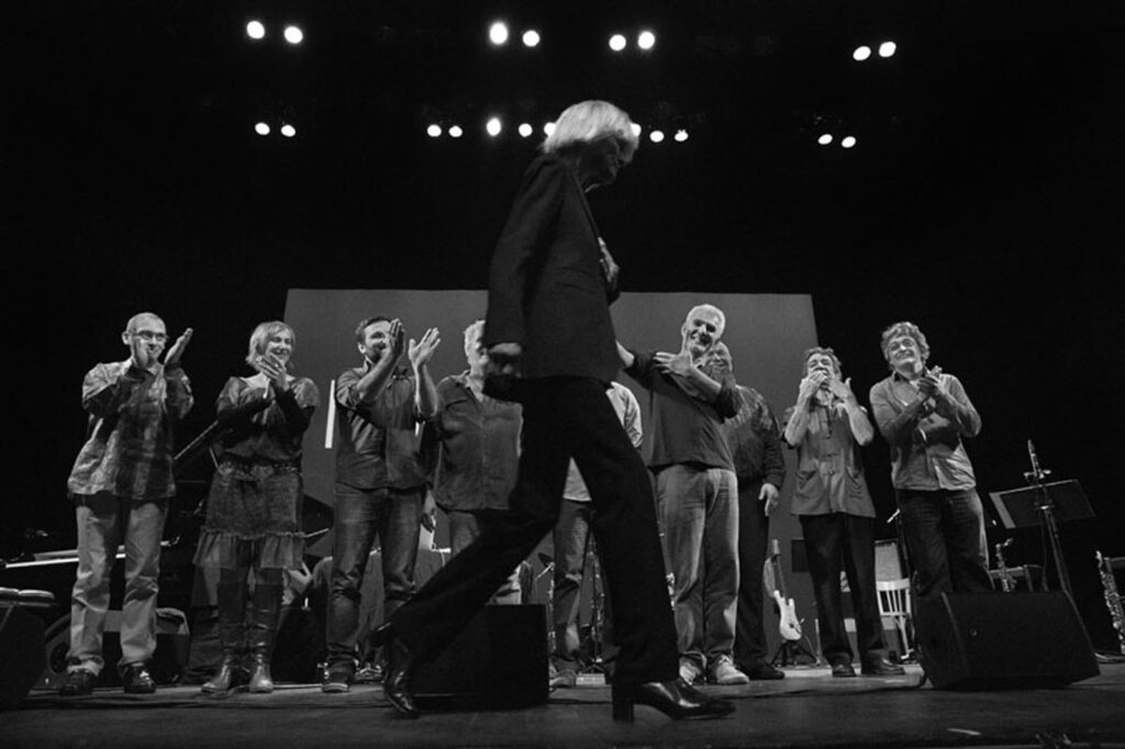 . Over the Hills, Carla Bley, Jean Aussaire, Alain Blesing, Rémi Gaudillat, Antoine Lâng, Perrine Mansuy, Fred Roudet, Bernard Santacruz, Olivier Thémines, Bruno Tocanne.